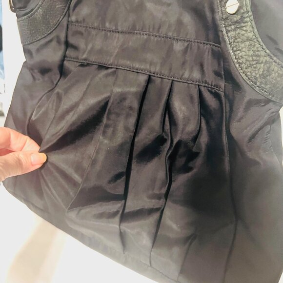 Baggalini Shoulder Tote Bag/purse-Black/Tan-Lightweight-Roomy-Zip up top - Picture 9 of 14